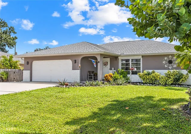 Photo 2 of Single family home for sale at 1477 Hudson Rd, Venice, FL 34293 | MLS# N6146050 | Listing updated on 2026-10-10