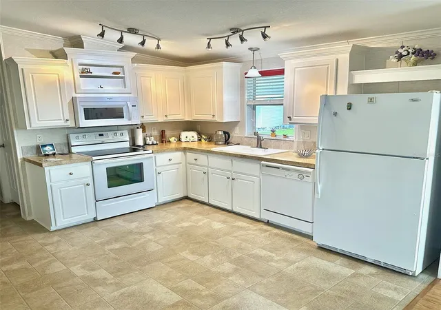 Photo 2 of Manufactured home for sale at 9790 66th Street N #200, Pinellas Park, FL 33782 | MLS# TB8554702 | Listing updated on 2026-10-04
