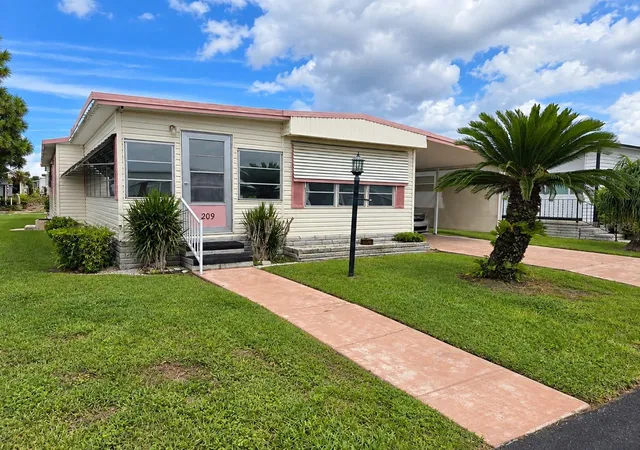 Photo 4 of Manufactured home for sale at 209 Orchid Ter, Haines City, FL 33844 | MLS# P4940069 | Listing updated on 2026-10-07