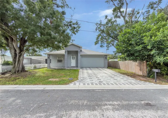 Single family home for sale at 3920 W Crenshaw St, TAMPA, FL 33614 | MLS# W7890065
