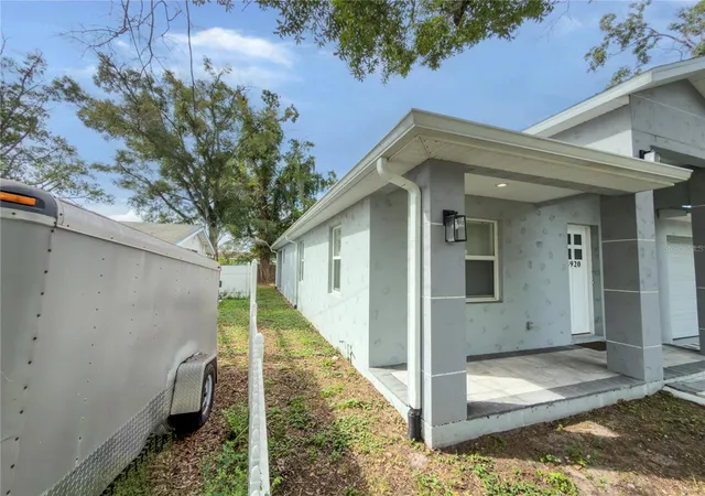 Photo 4 of Single family home for sale at 3920 W Crenshaw St, Tampa, FL 33614 | MLS# W7890065 | Listing updated on 2026-10-04
