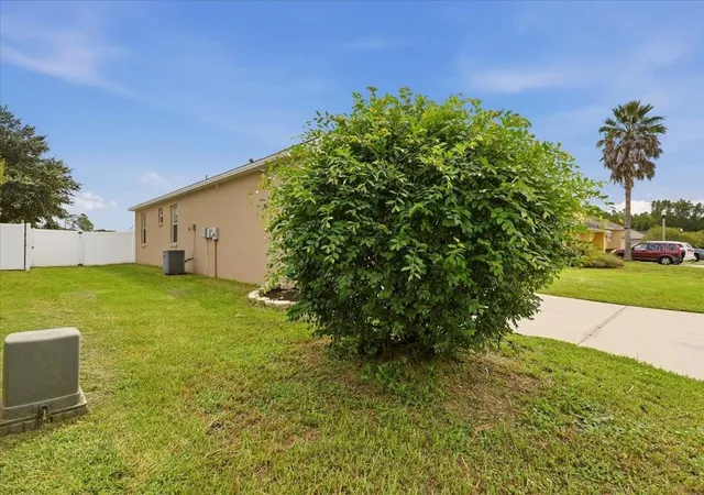 Photo 3 of Single family home for sale at 5014 Yellowtop Loop, Lakeland, FL 33811 | MLS# L4965532 | Listing updated on 2026-10-05