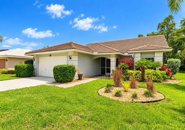 Single family home for sale at 6905 Stone River, BRADENTON, FL 34203 | MLS# A4708418