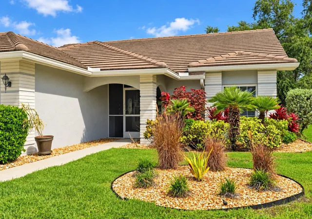 Photo 1 of Single family home for sale at 6905 Stone River, Bradenton, FL 34203 | MLS# A4708418 | Listing updated on 2026-10-07