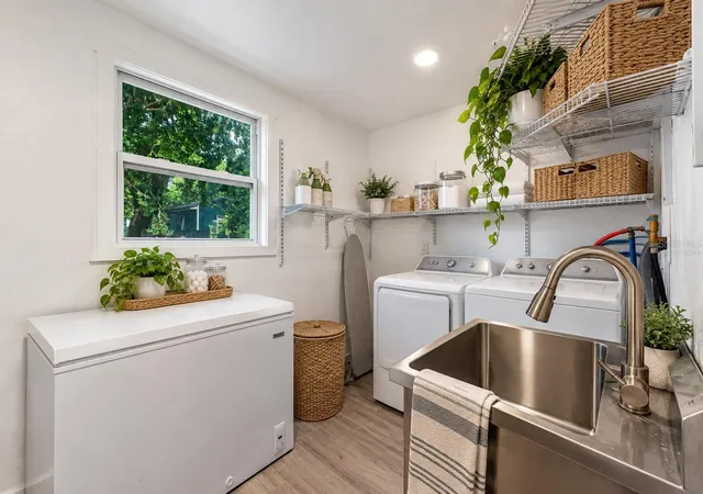 Photo 4 of Single family home for sale at 3221 Underhill Ct, Orlando, FL 32803 | MLS# O6447108 | Listing updated on 2026-10-06