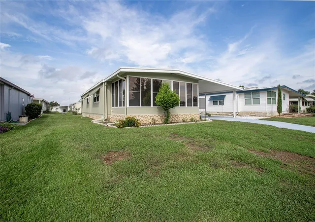 Photo 3 of Manufactured home for sale at 717 Surrey Pl, Leesburg, FL 34748 | MLS# G5118608 | Listing updated on 2026-10-22