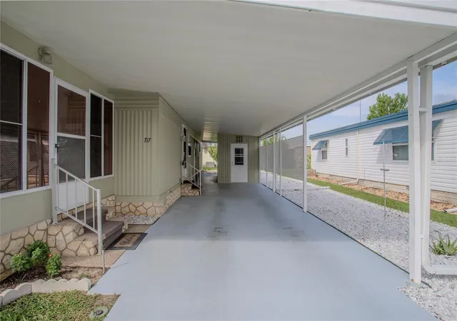 Photo 4 of Manufactured home for sale at 717 Surrey Pl, Leesburg, FL 34748 | MLS# G5118608 | Listing updated on 2026-10-22