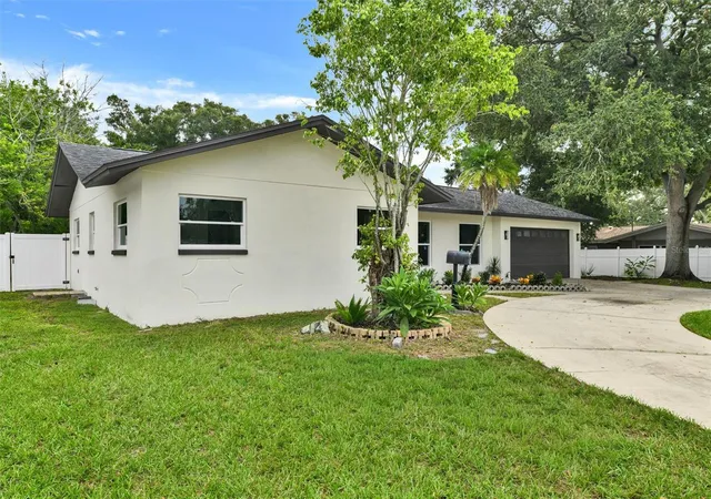 Photo 3 of Single family home for sale at 1207 S Belcher Rd, Clearwater, FL 33764 | MLS# TB8554708 | Listing updated on 2026-10-07