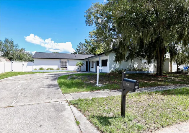 Photo 3 of Single family home for sale at 524 Wynnwood Dr, Brandon, FL 33511 | MLS# TB8554712 | Listing updated on 2026-10-18