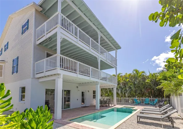 Photo 3 of Single family home for sale at 607 S Bay Blvd, Anna Maria, FL 34216 | MLS# A4708419 | Listing updated on 2026-10-07