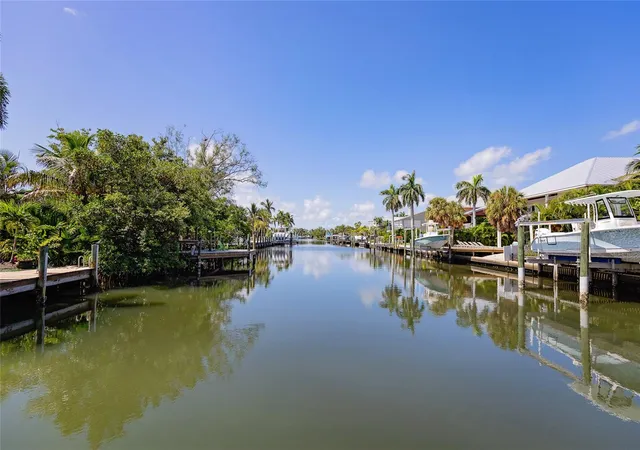 Photo 3 of Single family home for sale at 607 S Bay Blvd, Anna Maria, FL 34216 | MLS# A4708419 | Listing updated on 2026-10-07
