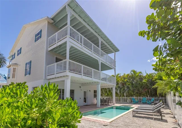 Photo 4 of Single family home for sale at 607 S Bay Blvd, Anna Maria, FL 34216 | MLS# A4708419 | Listing updated on 2026-10-07