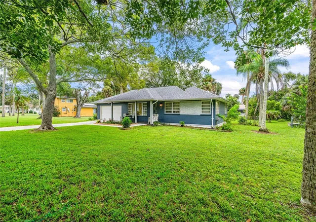 Photo 3 of Single family home for sale at 555 Ridge Blvd, South Daytona, FL 32119 | MLS# O6447122 | Listing updated on 2026-10-04