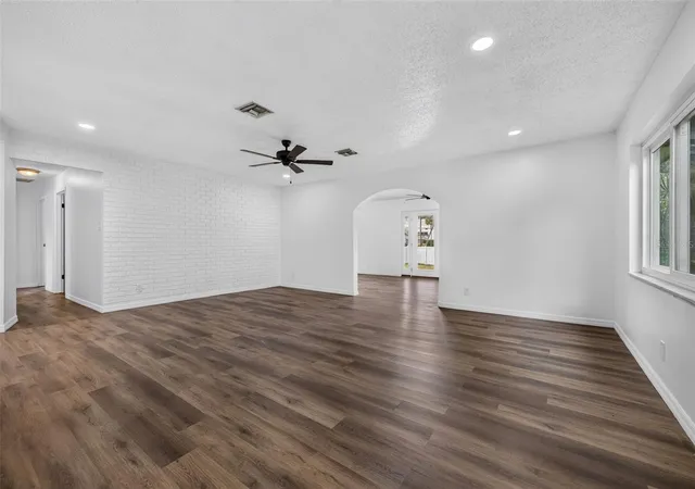 Photo 3 of Single family home for sale at 4014 Alabama Ave NE, Saint Petersburg, FL 33703 | MLS# TB8554722 | Listing updated on 2026-10-05