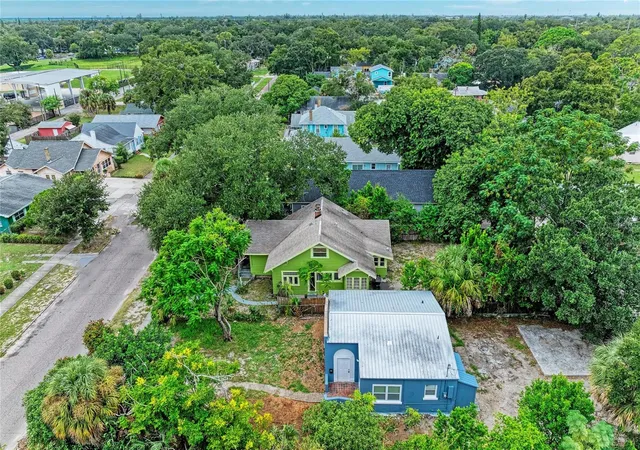 Photo 4 of Single family home for sale at 1005 16th Avenue S, Saint Petersburg, FL 33705 | MLS# A4708423 | Listing updated on 2026-10-07