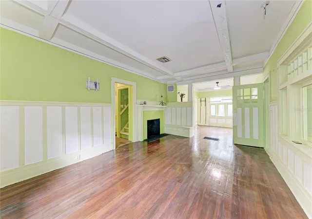 Photo 3 of Single family home for sale at 1005 16th Avenue S, Saint Petersburg, FL 33705 | MLS# A4708423 | Listing updated on 2026-10-07