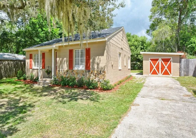 Photo 1 of Single family home for sale at 306 N Moss St, Leesburg, FL 34748 | MLS# O6447133 | Listing updated on 2026-10-05
