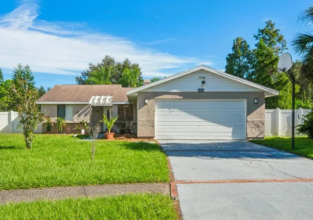 Photo 2 of Single family home for sale at 583 Longwood Ct, Oldsmar, FL 34677 | MLS# W7890073 | Listing updated on 2026-10-05