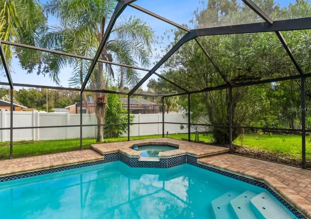 Photo 3 of Single family home for sale at 583 Longwood Ct, Oldsmar, FL 34677 | MLS# W7890073 | Listing updated on 2026-10-05