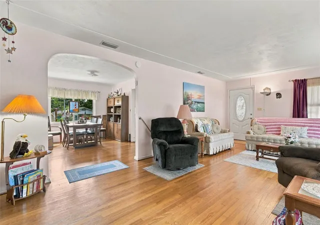 Photo 4 of Sale Pending at 736 W Rich Ave, Deland, FL 32720 | MLS# V4951652 | Listing updated on 2026-10-08