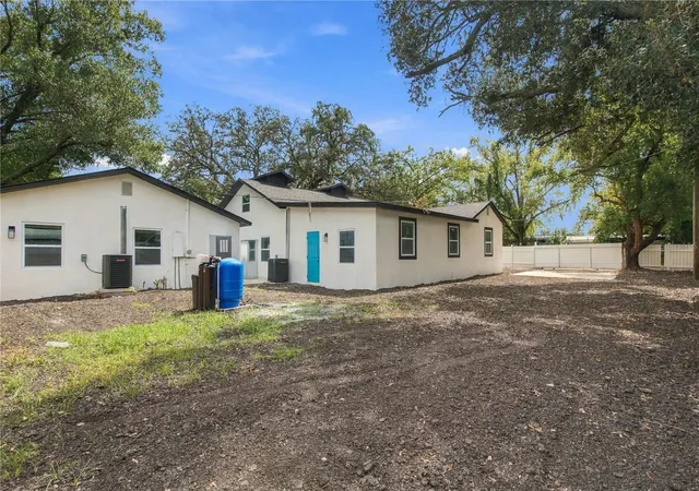 Photo 3 of Single family home for sale at 812 E Orange Ave S, Tampa, FL 33613 | MLS# TB8554751 | Listing updated on 2026-10-04