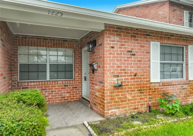 Photo 3 of Townhouse for sale at 1225 Carriage Ln #1, Orlando, FL 32807 | MLS# O6447144 | Listing updated on 2026-10-08