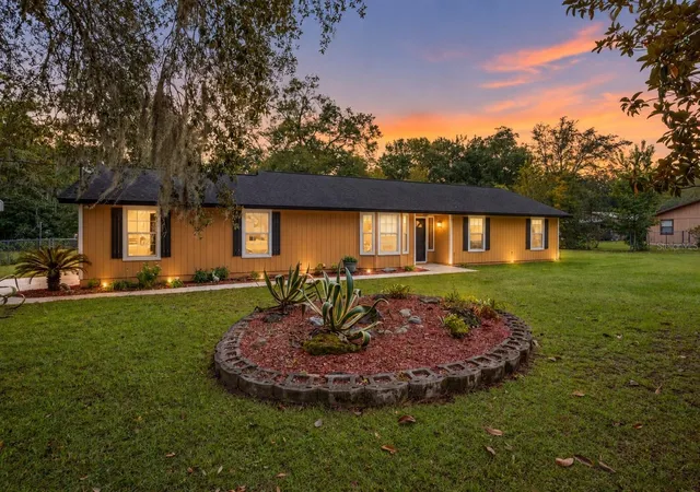 Photo 2 of Single family home for sale at 2843 Mistletoe Ct, Middleburg, FL 32068 | MLS# A4708428 | Listing updated on 2026-10-07