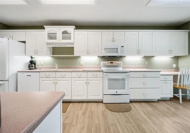 Photo 4 of Single family home for sale at 2843 Mistletoe Ct, Middleburg, FL 32068 | MLS# A4708428 | Listing updated on 2026-10-07