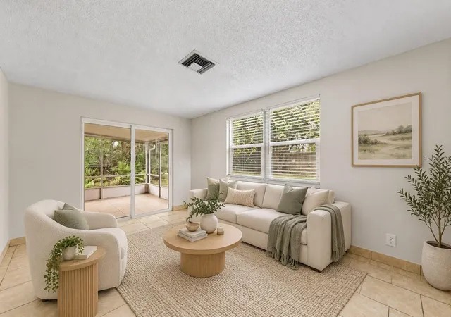 Photo 4 of Single family home for sale at 2550 Lawler Ln, Deltona, FL 32738 | MLS# O6447148 | Listing updated on 2026-10-08