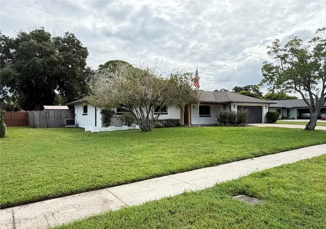 Photo 4 of Single family home for sale at 3915 Port Simbor Ave, Orlando, FL 32817 | MLS# O6447155 | Listing updated on 2026-10-05