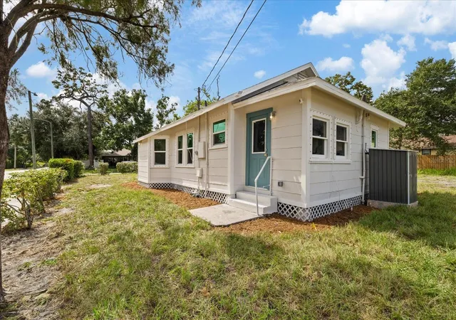 Photo 4 of Single family home for sale at 3501 17th Avenue S, Saint Petersburg, FL 33711 | MLS# W7890076 | Listing updated on 2026-10-06