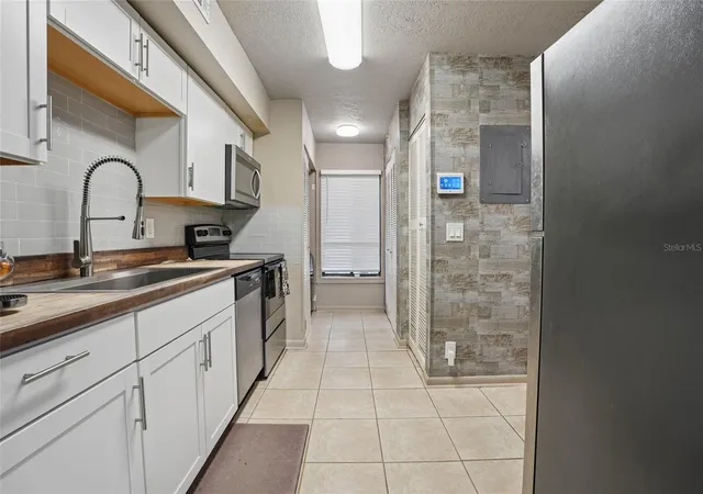 Photo 4 of Condo for sale at 5304 Burning Tree Dr #D03, Orlando, FL 32811 | MLS# O6447167 | Listing updated on 2026-10-08