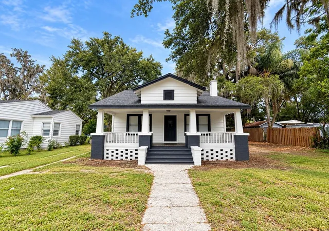 Photo 1 of Single family home for sale at 1212 Osceola Ave, Leesburg, FL 34748 | MLS# R4912096 | Listing updated on 2026-10-04
