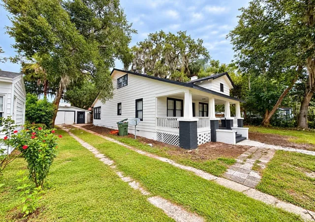 Photo 3 of Single family home for sale at 1212 Osceola Ave, Leesburg, FL 34748 | MLS# R4912096 | Listing updated on 2026-10-04