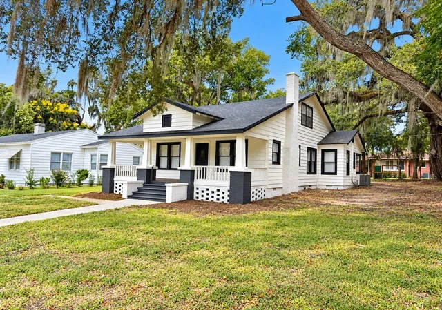 Photo 4 of Single family home for sale at 1212 Osceola Ave, Leesburg, FL 34748 | MLS# R4912096 | Listing updated on 2026-10-04