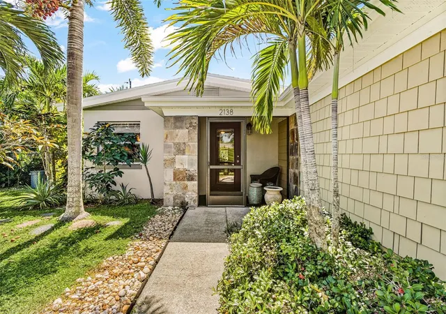 Photo 1 of Single family home for sale at 2138 Temple St, Sarasota, FL 34239 | MLS# TB8554778 | Listing updated on 2026-10-05