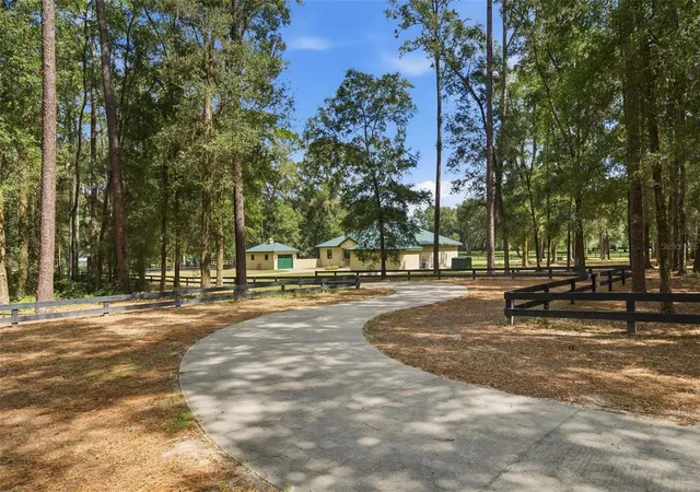 Photo 2 of Single family home for sale at 3 Carry Back Rd, Ocala, FL 34482 | MLS# OM733431 | Listing updated on 2026-10-07