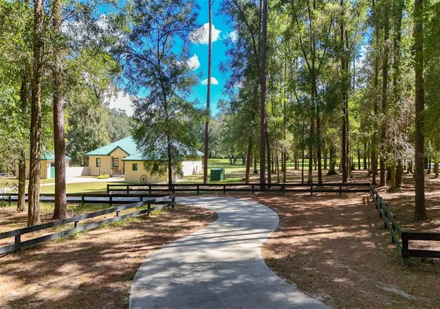 Photo 3 of Single family home for sale at 3 Carry Back Rd, Ocala, FL 34482 | MLS# OM733431 | Listing updated on 2026-10-07