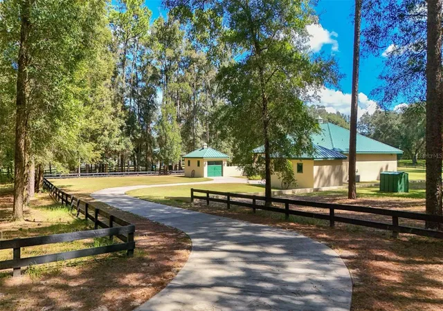 Photo 4 of Single family home for sale at 3 Carry Back Rd, Ocala, FL 34482 | MLS# OM733431 | Listing updated on 2026-10-07