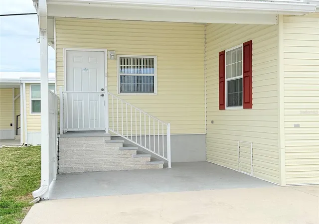Photo 2 of Manufactured home for sale at 2050 Champion St, Sarasota, FL 34231 | MLS# A4708436 | Listing updated on 2026-10-05