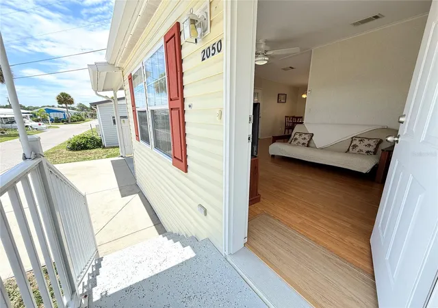 Photo 3 of Manufactured home for sale at 2050 Champion St, Sarasota, FL 34231 | MLS# A4708436 | Listing updated on 2026-10-05