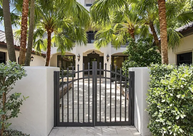 Photo 3 of Mansion for sale at 980 Bay Esplanade, Clearwater Beach, FL 33767 | MLS# TB8554787 | Listing updated on 2026-10-06