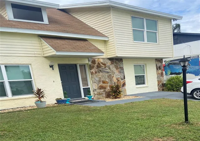 Photo 1 of Multi family home for sale at 721 Gasparino Ct, Seffner, FL 33584 | MLS# TB8554788 | Listing updated on 2026-10-05