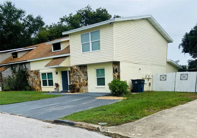 Photo 3 of Multi family home for sale at 721 Gasparino Ct, Seffner, FL 33584 | MLS# TB8554788 | Listing updated on 2026-10-09