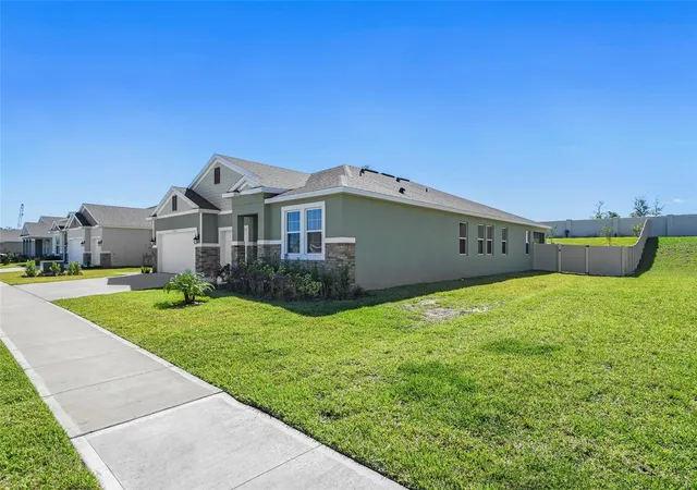 Photo 1 of Single family home for sale at 17922 Hither Hills Cir, Winter Garden, FL 34787 | MLS# O6447177 | Listing updated on 2026-10-11