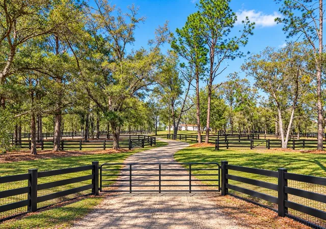 Photo 2 of Manufactured home for sale at 10427 Nw 8th Lane, Ocala, FL 34482 | MLS# O6447179 | Listing updated on 2026-10-05
