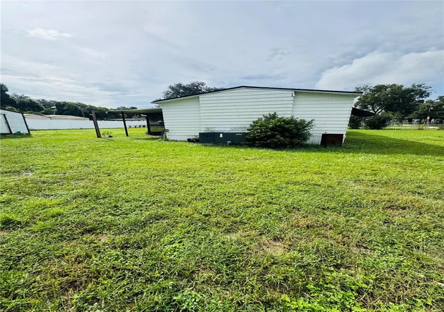 Photo 3 of Manufactured home for sale at 1013 Lianne Pl, Seffner, FL 33584 | MLS# O6447182 | Listing updated on 2026-10-07