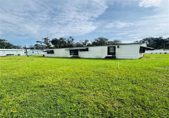Photo 3 of Manufactured home for sale at 1013 Lianne Pl, Seffner, FL 33584 | MLS# O6447182 | Listing updated on 2026-10-07