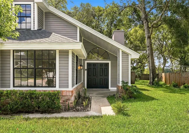 Photo 3 of Single family home for sale at 2140 Wekiwa Oaks Dr, Apopka, FL 32703 | MLS# O6447183 | Listing updated on 2026-10-05