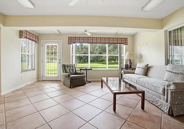 Photo 3 of Single family home for sale at 32543 Oak Park Dr, Leesburg, FL 34748 | MLS# G5118618 | Listing updated on 2026-10-13